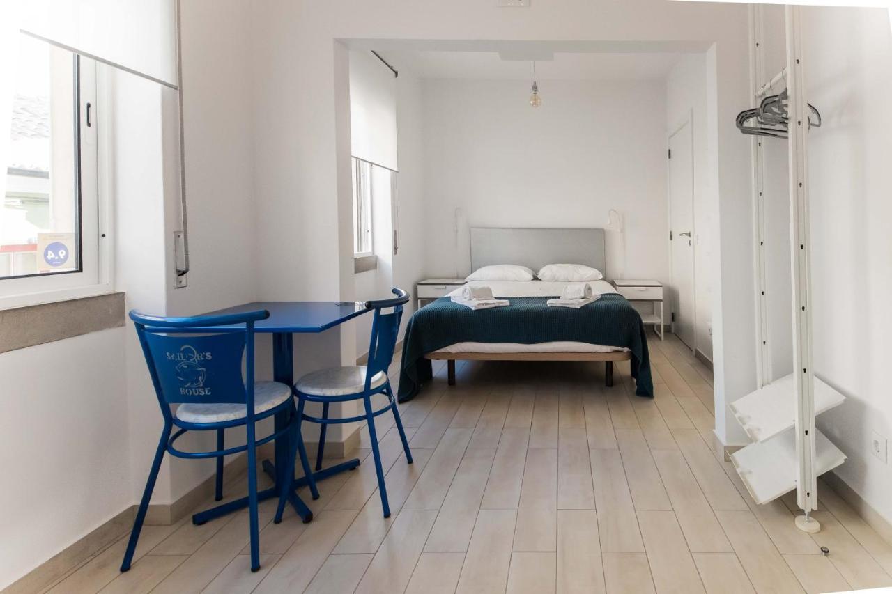 Sailor'S House Hostel Лагос Екстериор снимка